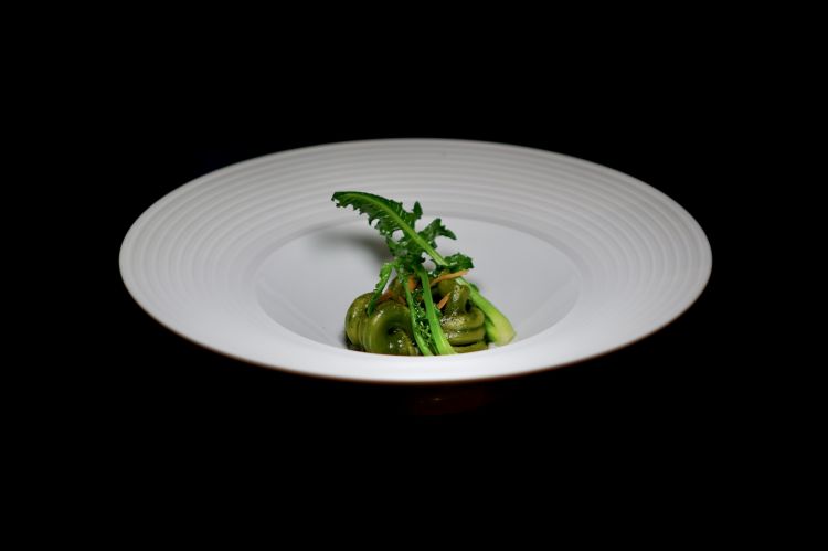 Eliche,&nbsp;broccolo fiolaro di Creazzo, bergamotto. Pasta + balsamicit&agrave;, c'&egrave; anche la mela rosa sotto sale
