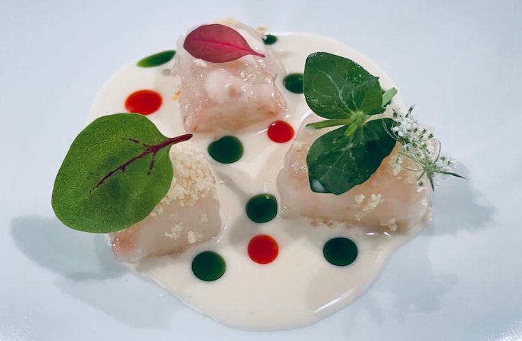 Scampo di Santa Margherita leggermente piccante, lardo di Colonnata e mandorla