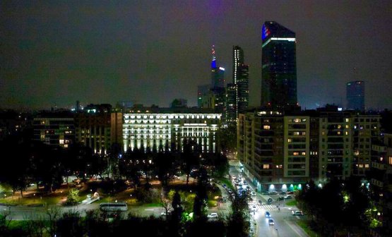 Era il 15 novembre scorso, si era appena concluso il congresso di Ais: e la milanese Diamond Tower che lo ospitava si illumina con i colori della bandiera francese, Parigi era finita sotto attacco terroristico
