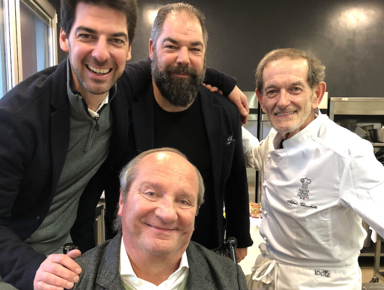 Foto ricordo per Massimiliano e Raffaele Alajmo assieme con lo chef Alfredo Chiocchetti, mentore oltre vent'anni fa dello stesso Massimiliano, nonché Mauro Defendente Febbrari
