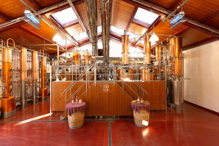 Crysopea, alambicco a bagnomaria sottovuoto, che consente di distillare a basse temperature e catturare la freschezza di ogni singola botanica
