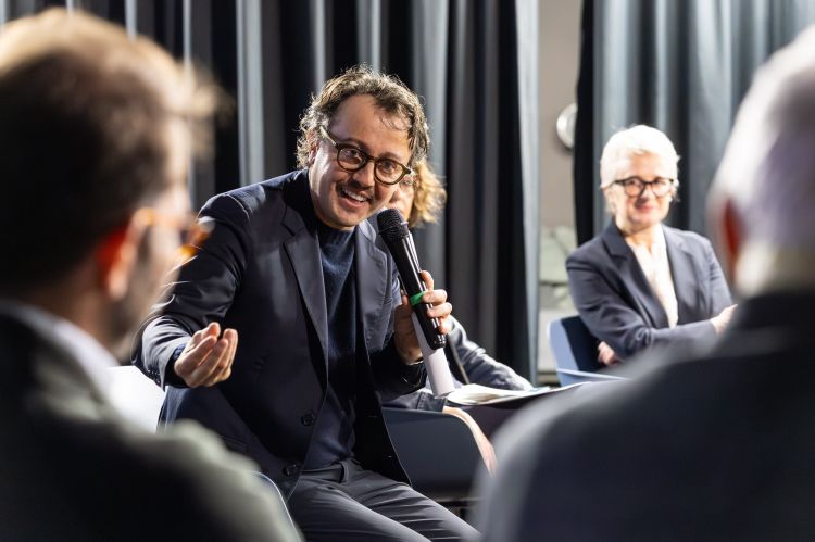 Alessandro Negrini durante la presentazione del progetto Territori al Politecnico di Milano