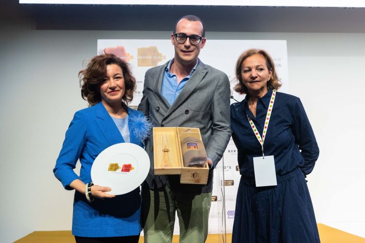 Alex Bartoli premiato a Identità Milano 2026 da M