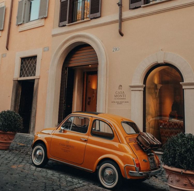 L'ingresso di Casa Monti Roma, in via Panisper