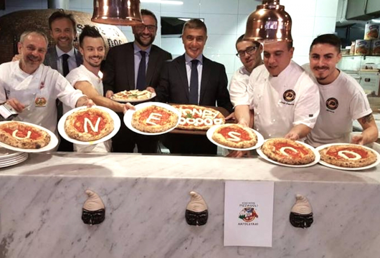 Alfonso Pecaoraro Scanio in Sydney in support of Neapolitan pizza
