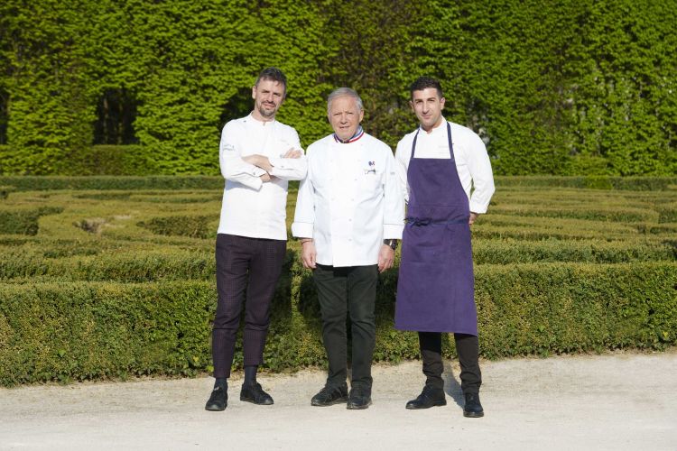 Chef Blanc (al centro) ritratto con Matteo Berti (Direttore Didattico ALMA, a sinistra) e Matteo Rossatto (a destra, foto Andrea De Simon)