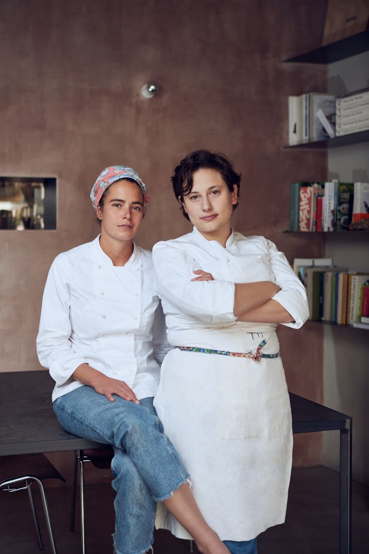 Sara Nicolosi e Cinzia De Lauri, chef del ristorante vegetale milanese Altatto
