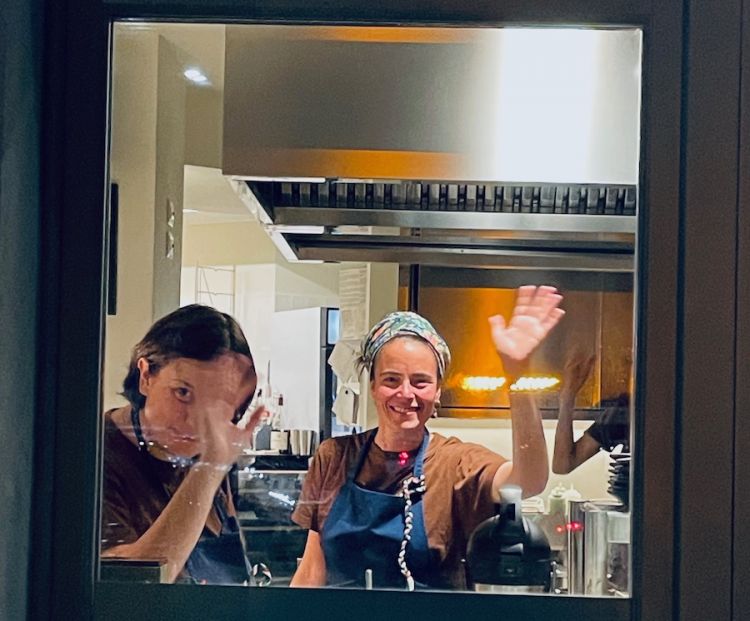 Cinzia De Lauri e Sara Nicolosi, le due chef, le due titolari e le due anime di Altatto, dal 2015 a Greco a oggi alla Bovisa, sempre Milano, da nord a sud