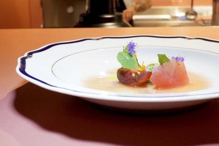 Cetriolo marinato, pomodoro camone e anguria macerati in olio di basilico e aceto di vino rosso, mousse di basilico