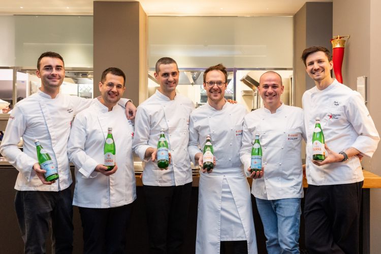I sette vincitori delle finali italiane nelle altrettante edizioni della S.Pellegrino Young Chef Academy Competition, dal 2015 a oggi: da sinistra Edoardo Tizzanini, Michele Antonelli, Edoardo Fumagalli, Alessandro Bergamo, Alessandro Rapisarda e Paolo Griffa
