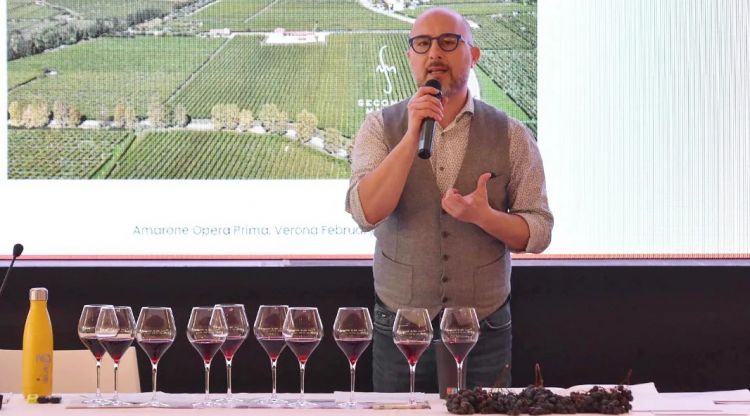 Filippo Bartolotta durante la degustazione