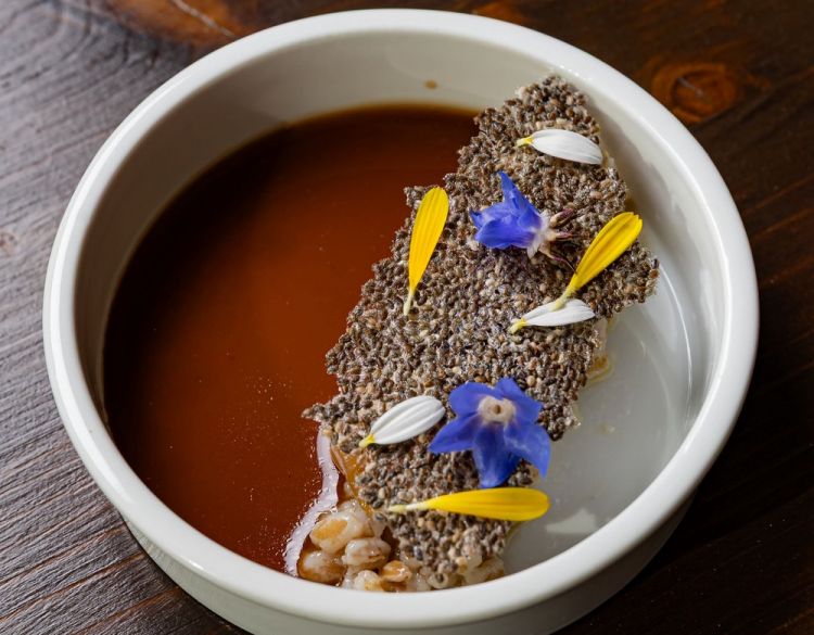 Amuse bouche: sgombro marinato,farro perlato e salsa zenzero e lemongrass