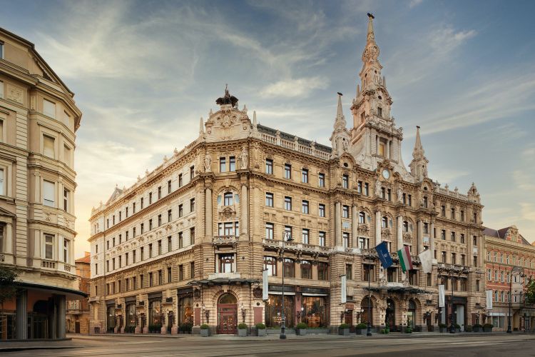 La facciata esterna dell'Anantara New York Palace Budapest Hotel, in Ungheria
