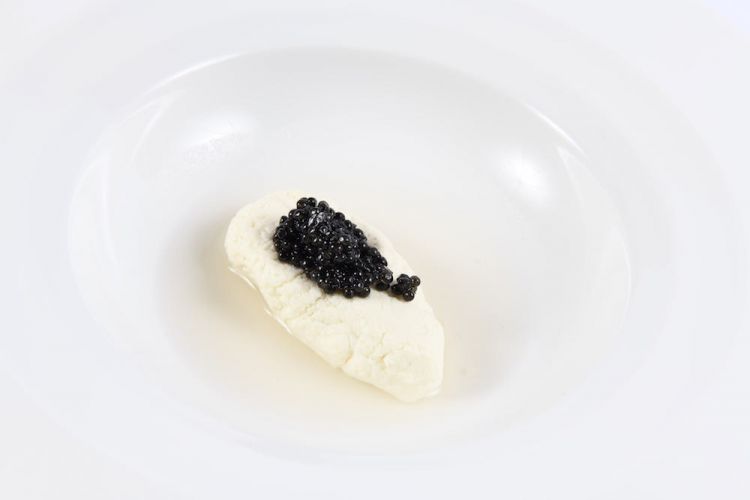 Casciottu con acqua di mare e caviale
