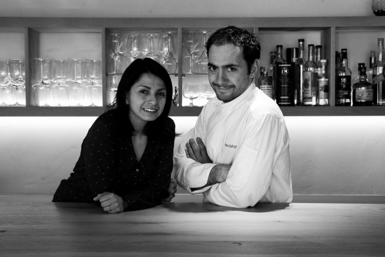 Lo chef Alessandro Bellingeri con la compagna Perla Becerra Cardenas, che si occupa di sala e cantina
