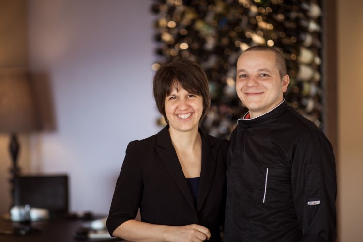 Lo chef Gregor Eschgfäller assieme alla moglie Melanie De Lazzer, che si occupa di sala e cantina
