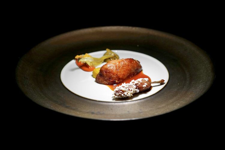 Fantastica la Quaglia arrosto, mais, mole ai semi di zucca e platano (2018): petto e coscia di quaglia, pannicchia di mais "ricostruita", platano fritto, pop corn, mole ai semi di zucca e salsa al peperone e paprika