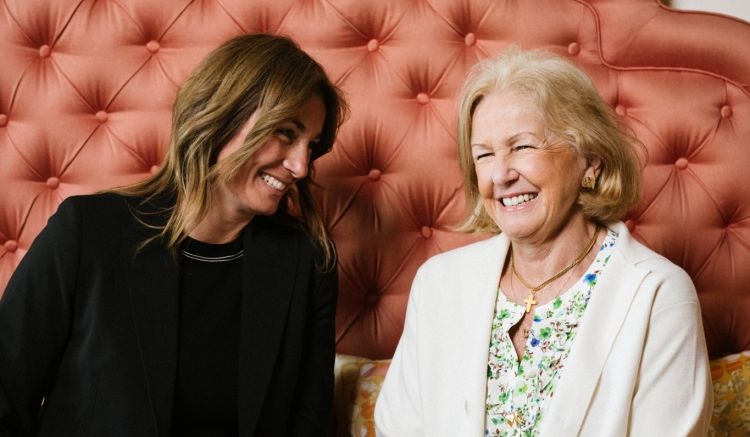 Una bella immagine di Alessandra con la madre Elis