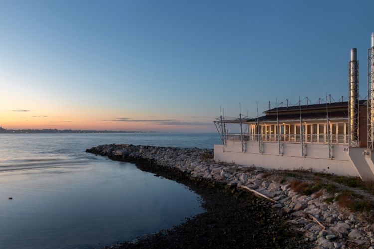 Da Lucio, un ristorante in mezzo al mare