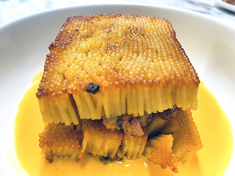 Spaghettino ‘ncastagnatu, zafferano e ragù di t