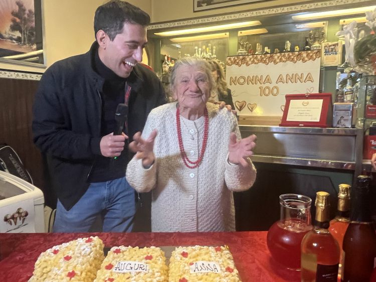 Anna Possi festeggiata per il suo centesimo comple