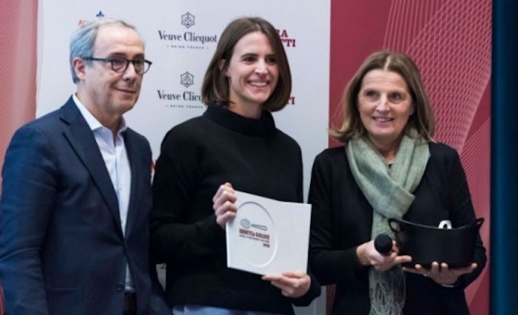 Anno 2018: Annalisa Zordan, al centro, viene premiata come Miglior Food Writer per la Guida ai Ristoranti d'autore di Identità Golose