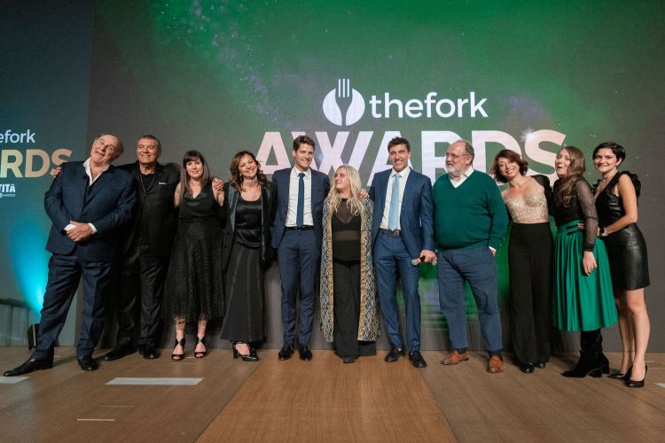 Gli staff di Identità Golose e di TheFork che sono stati impegnati mesi per organizzare questi TheFork Awards by Identità Golose 2022
