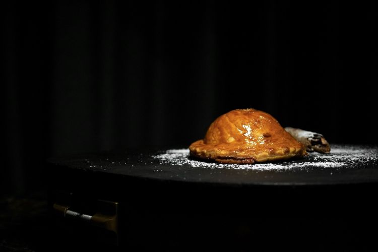 Here is the pithivier, stuffed with guinea fowl shoulder and leg, its liver and black truffle. The only dish that is not perfect on the whole menu, as it is a bit dry
