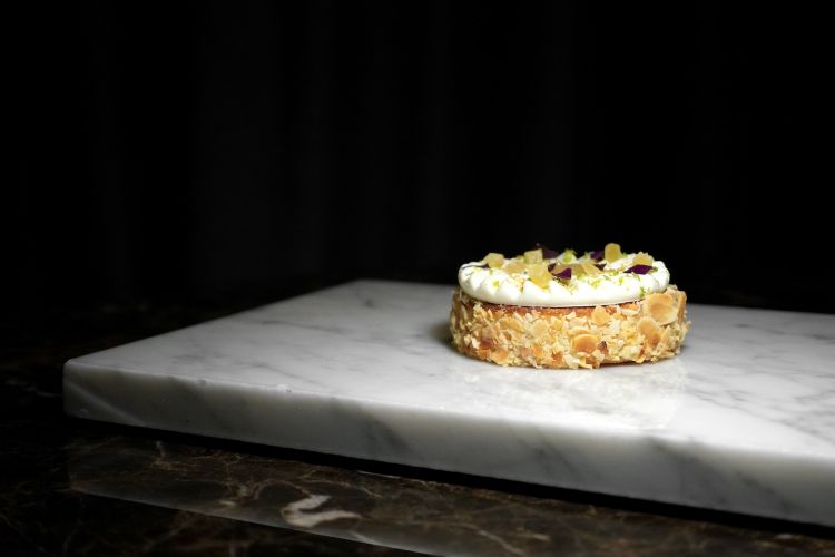 Anacaprese: almond flour, lemon dough, white chocolate, lemon cream, yuzu gel
