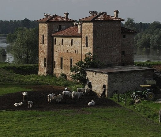 Antica Corte Pallavicina a Polesine Parmense, sul Po. San Valentino bucolico-fluviale (foto dimoredepoca.it)