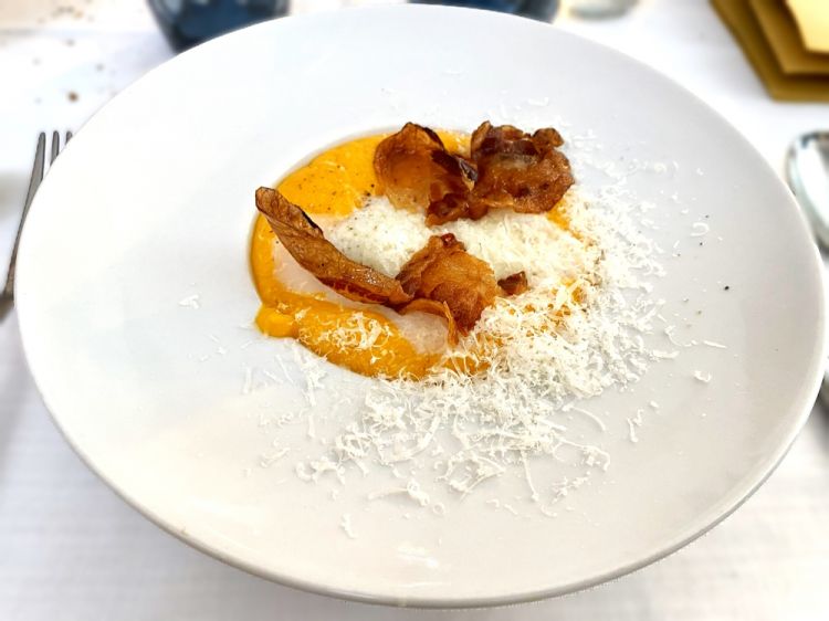 Uovo, zucca, guanciale croccante e pecorino
