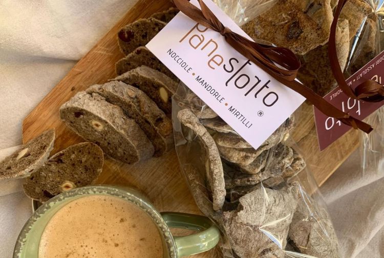 Una selezione di prodotti di Pane Storto, il labo