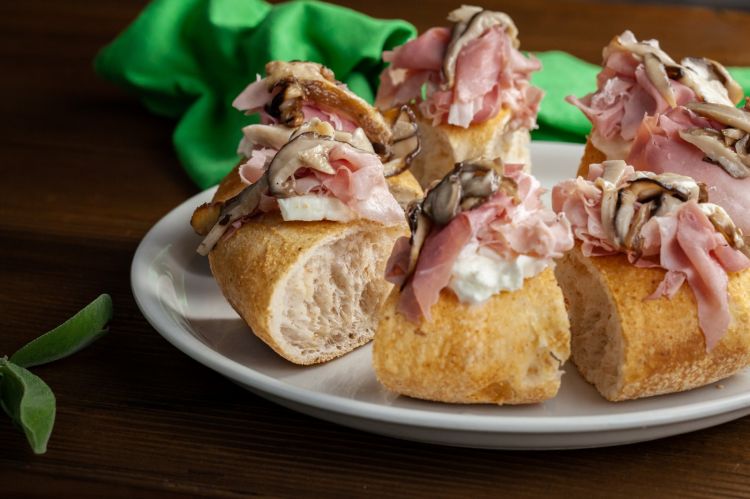 Un'Aria di Pane® di Bosco, in questo caso con prosciutto e funghi
