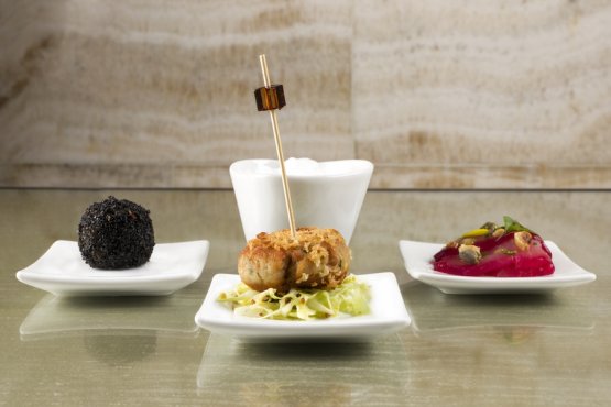 I quattro antipasti, uno per ognuno dei quattro chef dei quattro locali gourmet che il gruppo fondato e guidato da Giorgio Armani ha aperto nel mondo