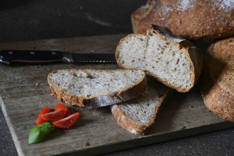 Sia Alberto, che Michele sono cresciuti in una famiglia di panettieri: resta quindi solido il legame con il pane, il cui profumo contraddistingue le loro pizze
