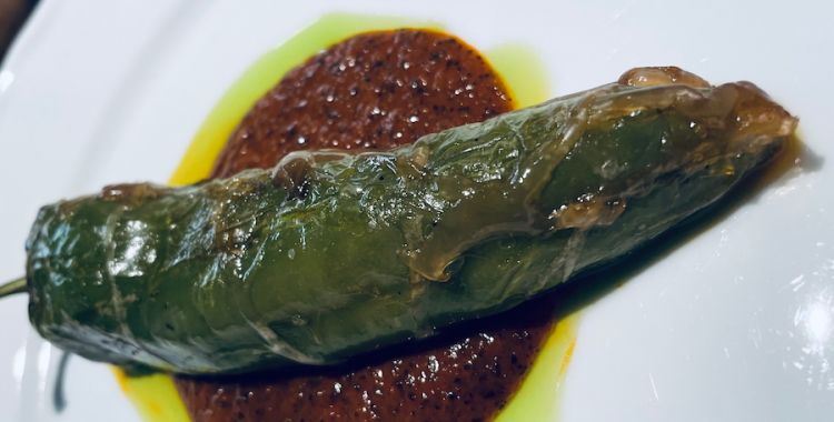 Friggitello in rete, coratella di maiale nero e crema di peperone alla brace