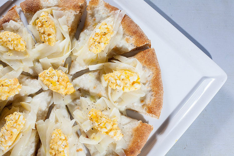 Pizza Asparagi e uova di Riccardo Antoniolo