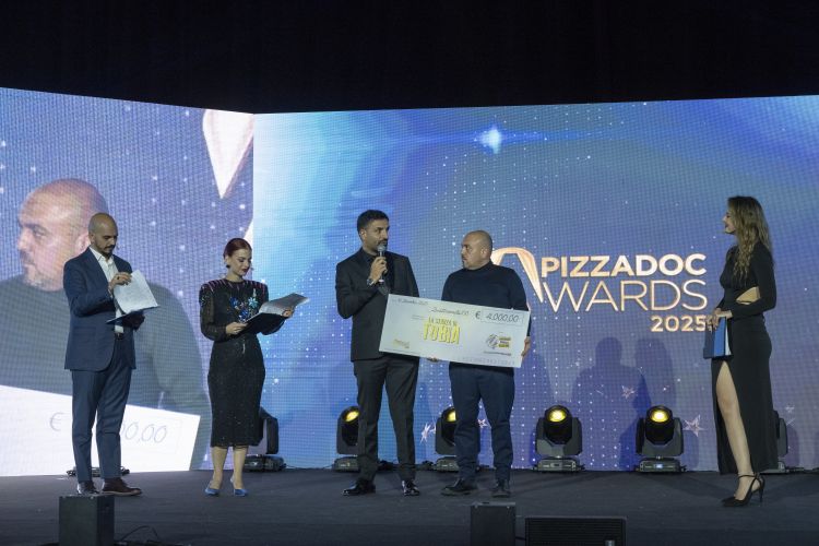 Nel corso dell'evento è stata devoluta una donazione al progetto “La stanza di Tobia”, progetto benefico realizzato per sostenere una casa d'accoglienza per i familiari di piccoli pazienti dei reparti oncologici degli ospedali di Napoli