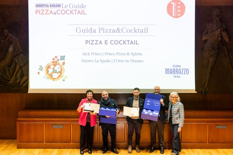 PIZZA E COCKTAIL - in collaborazione con Casa Marrazzo
Gerardo Marrazzo e Teresa Marrazzo hanno premiato Jack Prisco - Prisco Pizza & Spirits - Napoli e Matteo La Spada - Orso in Duomo, Messina