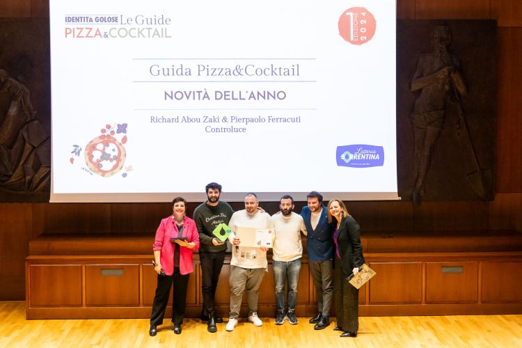 NOVITÀ DELL'ANNO Pizzerie - in collaborazione con Latteria Sorrentina
Giovanni Amodio, Vice Presidente, ha premiato Richard Abou Zaki e Pierpaolo Ferracuti, Controluce - Porto S. Elpidio (Fermo)
