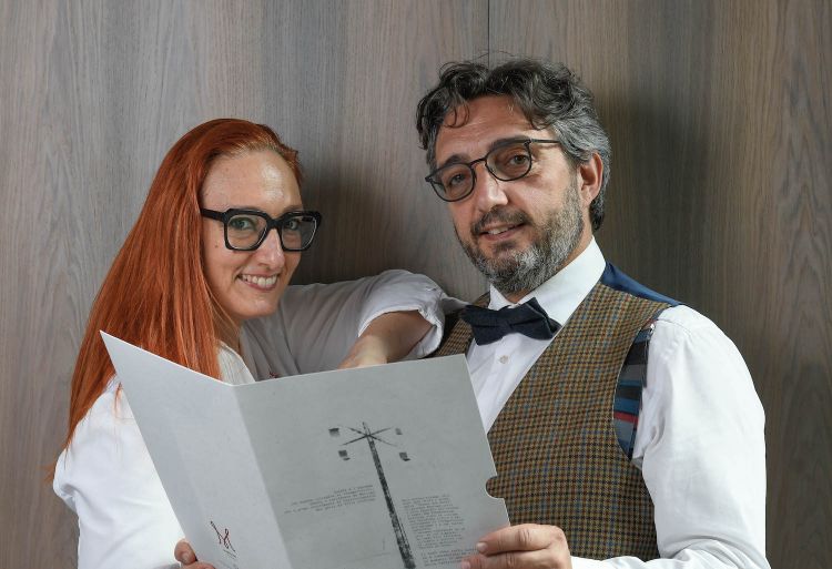 Aurora e Massimo Mazzucchelli, protagonisti dell'insegna di famiglia a Sasso Marconi (Bologna)
