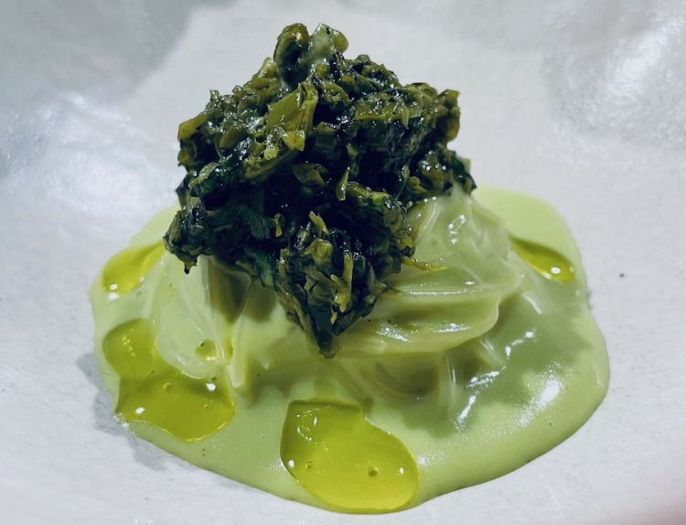 Chitarrina, peperoncini verdi, aglio e basilico