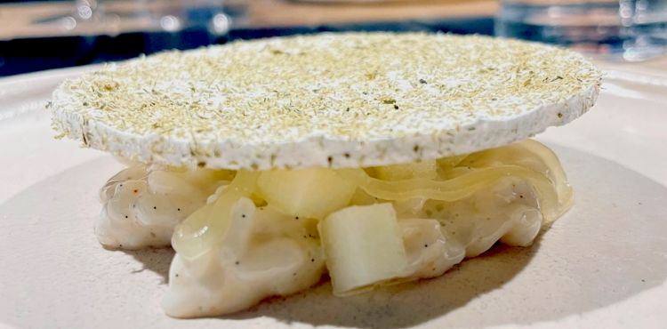 Riso, crema di latte, mela verde e meringa alla camomilla