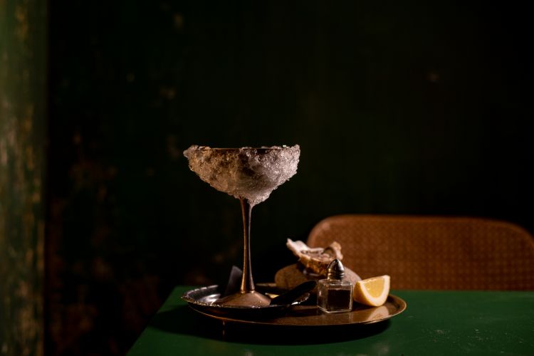Freezed Oyster Martini, una proposta di Azotea, To