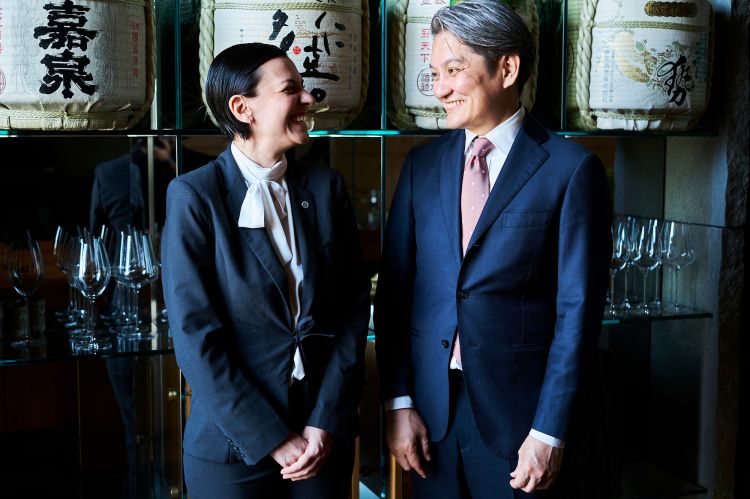 SOMMELIER. Vanessa Simini (Iyo Omakase) e Yasuhide Tobita (Nogizaka Shin), gli autori del wine & sake pairing incrociato delle 3 serate. Momento clou della prima cena: Giacosa Barbaresco Montefico 2018 in abbinamento all'agemono (tempura): "Mai avremmo detto che avrebbe potuto funzionare così bene", spiegavano stupiti i ragazzi italiani di sala. La seconda serata, pairing con Krug 1995-2002 (!)