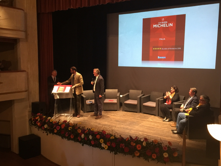 Patrizio Cencioni president of the Consortium, announces the Cinque Stelle for the 2016 vintage inside Teatro degli Astrusi in Montalcino
