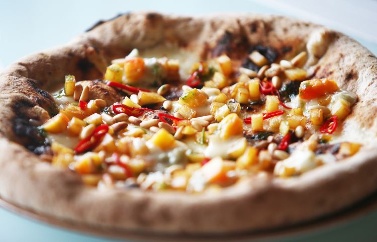 La pizza pensata da Gaggan Anand per la Cascina de