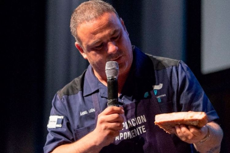 Ángel León presenta il bacon del mare