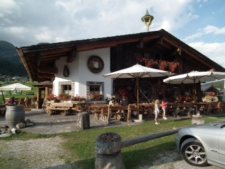 Baita Mondschein, tradizional food in Sappada (Belluno), +39.0435.469585 and +39.347.2600424 (photo by perdipiave.com)