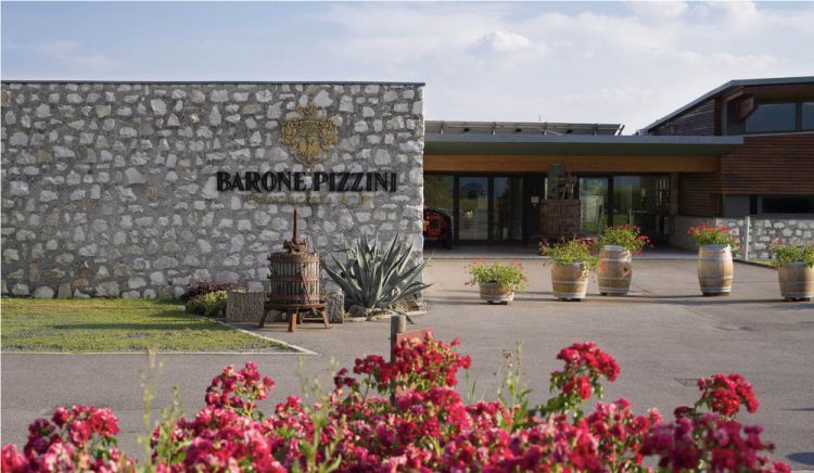 La sede della cantina Barone Pizzini è a Provagl